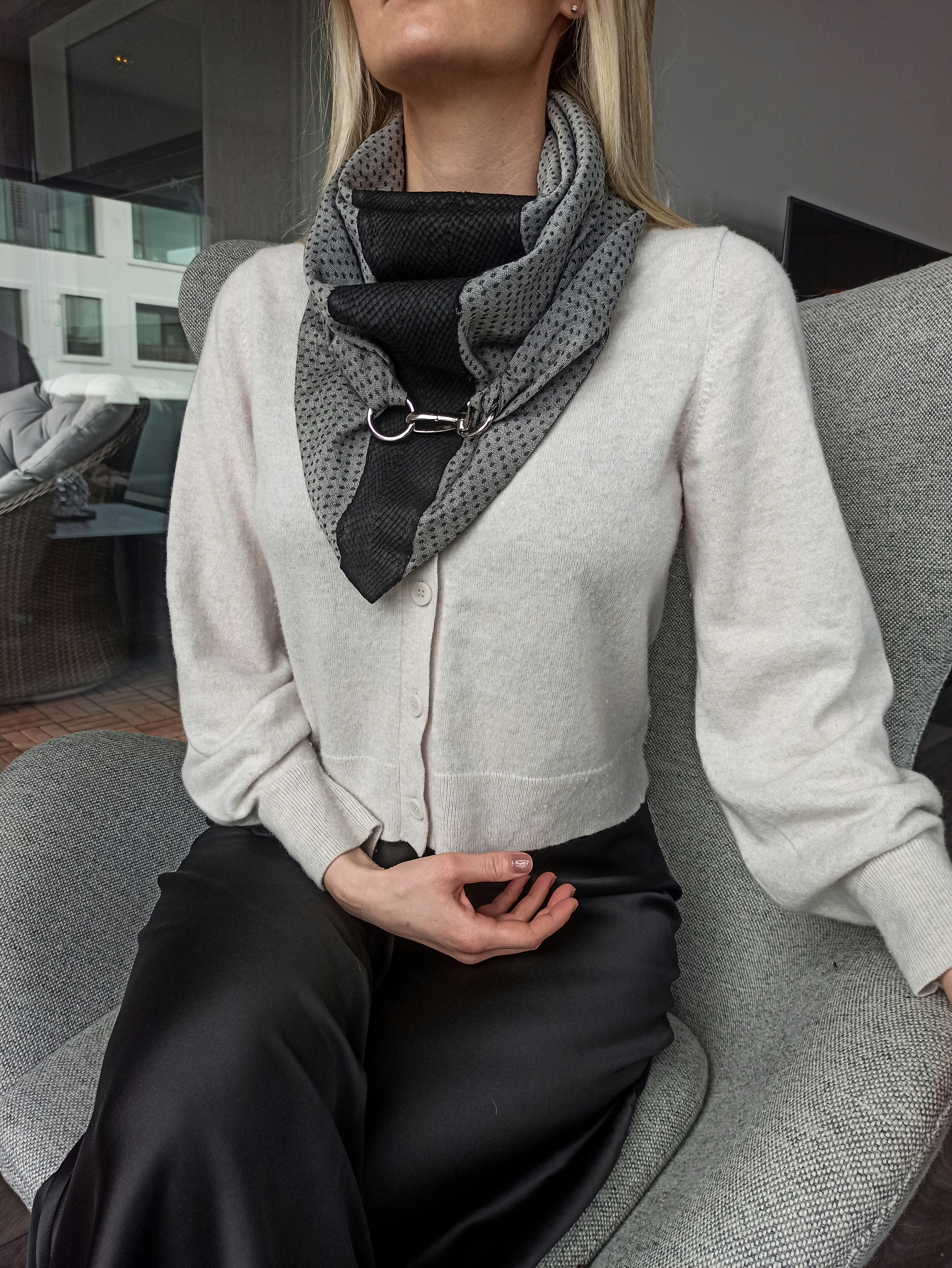 Scarf made from italian wool and icelandic salmon leather. 
