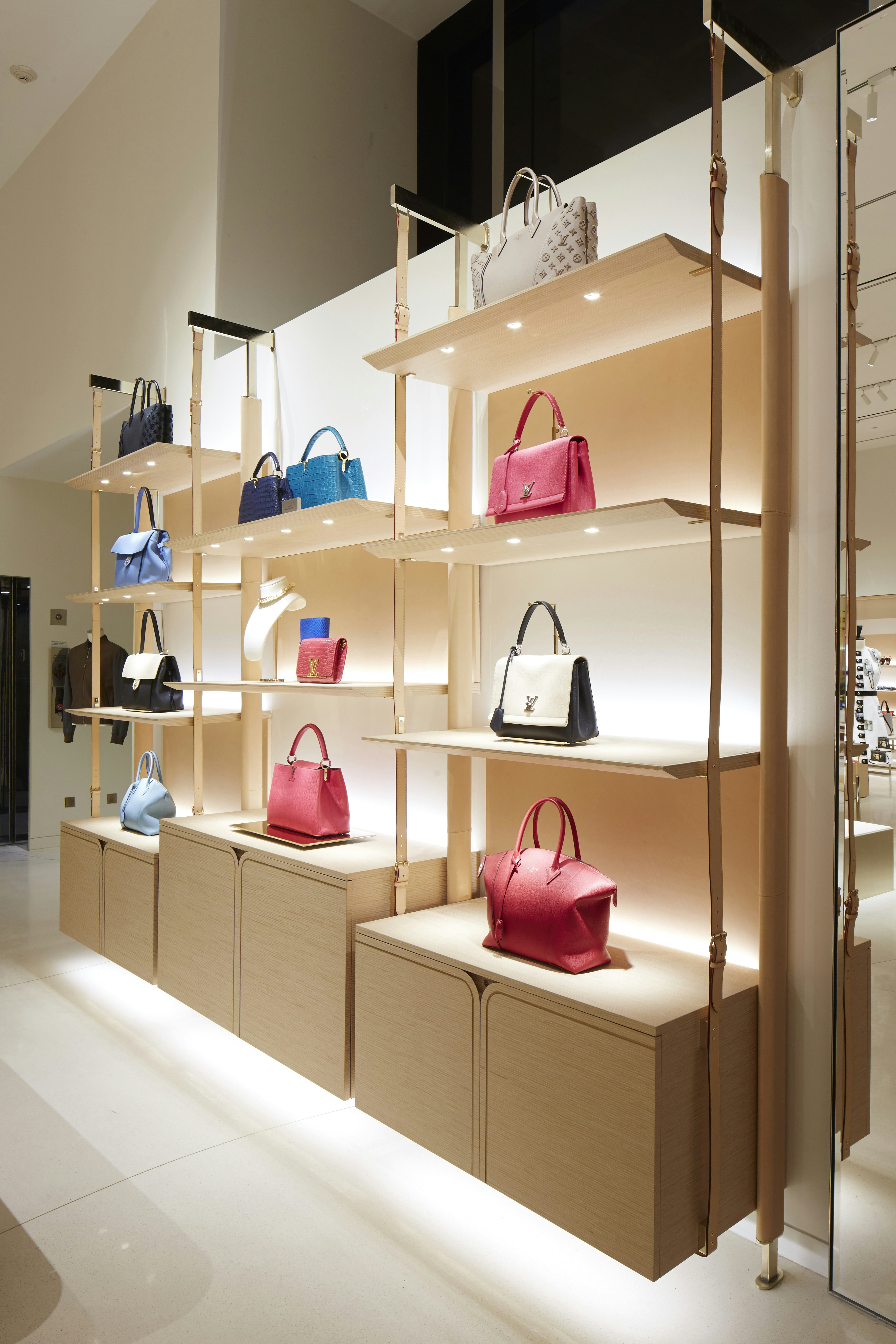 Miami : Louis Vuitton store, furniture design.