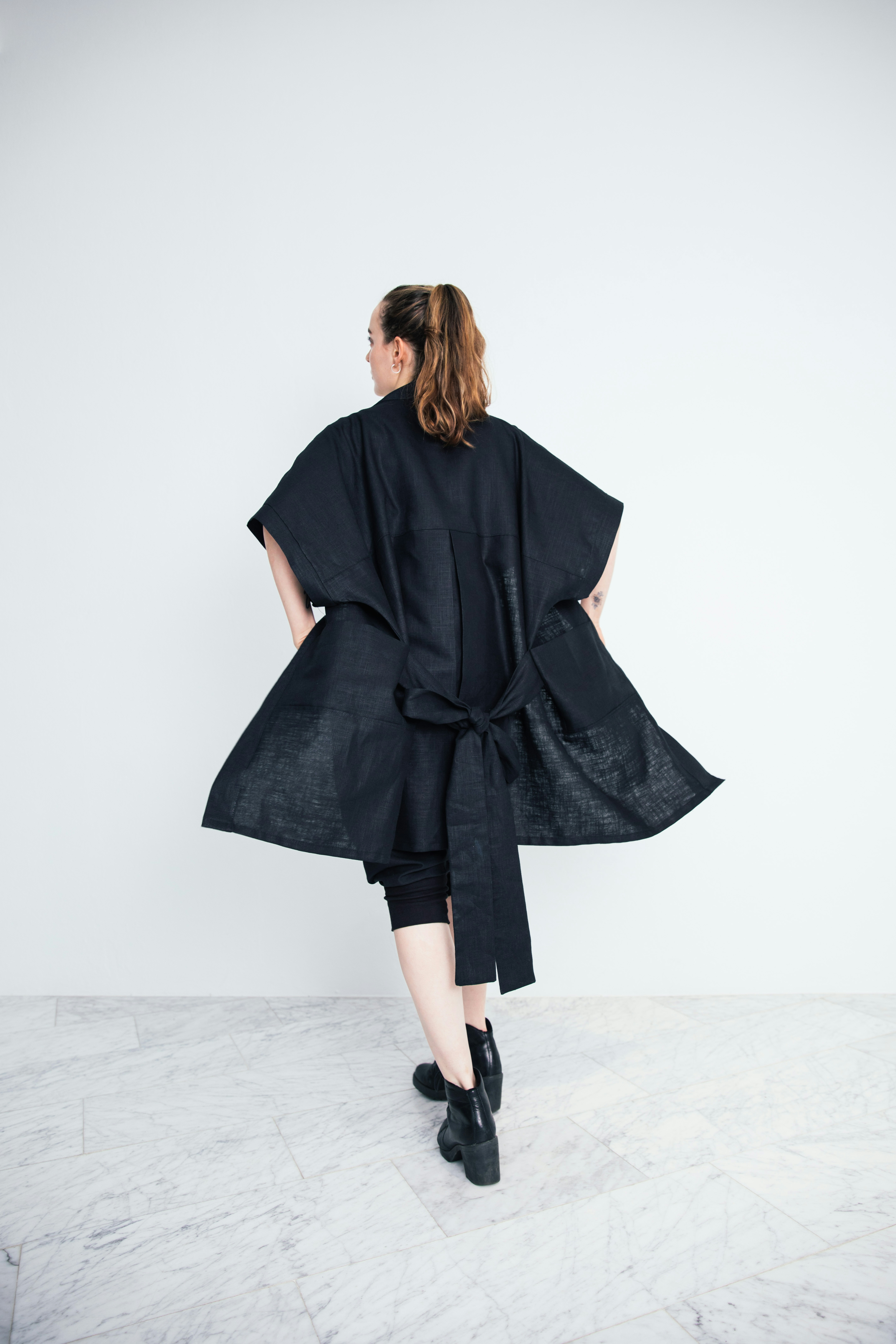 Svartbysvart originals Kimono.
Unisex, made in Reykjavík out of 100% sustainable linen