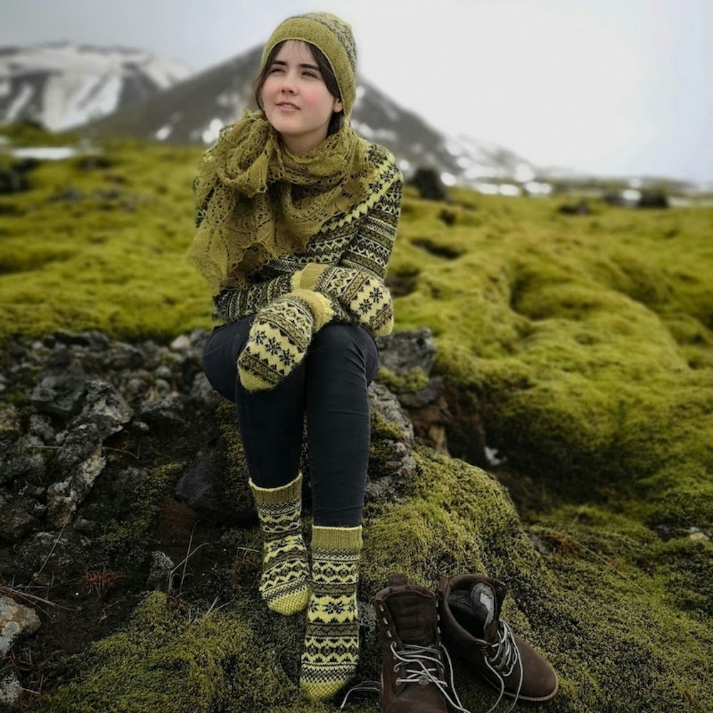 Mosi collection: knitting patterns using Hélène´s unique lambswool yarns, Gilitrutt Tvíband and Katla Sokkaband.