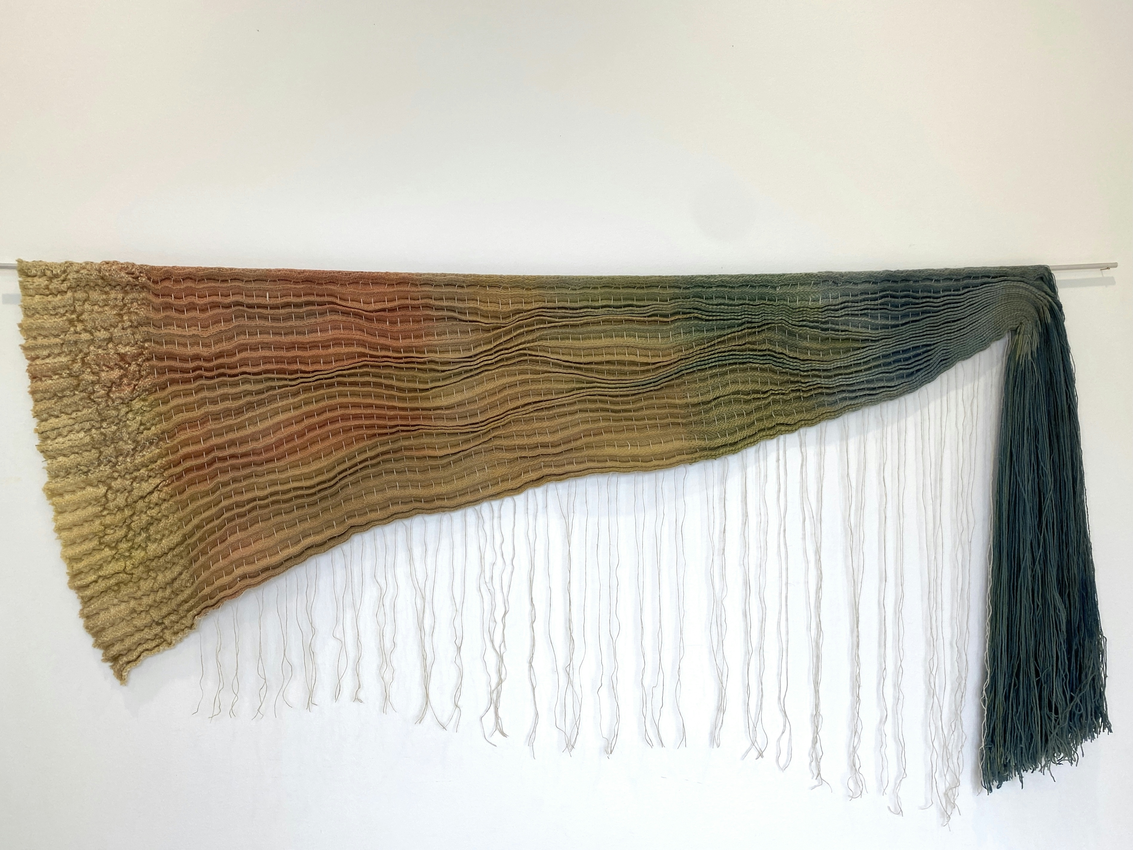 Time fades memories. 2021. Wool, natural dyes. Handwoven. 190 x 110 cm